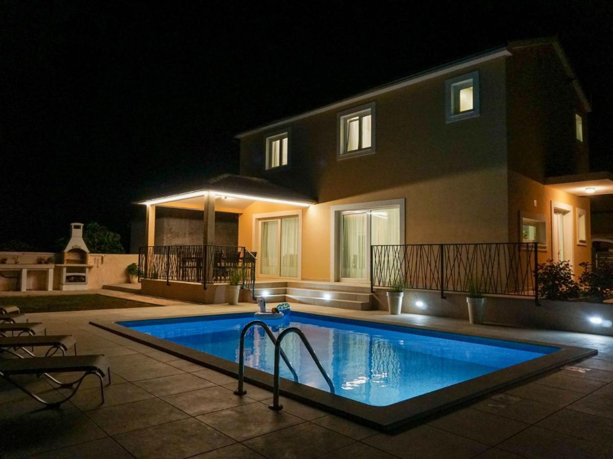 Holiday Home Villa Dora By Interhome プーラ エクステリア 写真